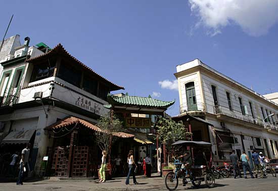 华人街:外国有中国人的街叫华人街中国有外国人的街吗?...