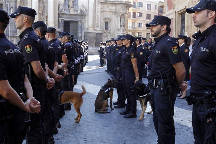 欧洲警察:谁能提供一下欧洲各国警察的等级列表?