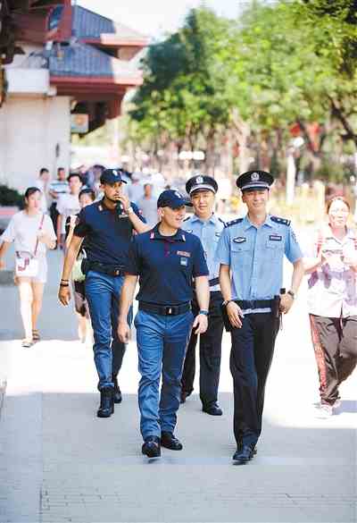 中意警方联合巡逻:民警与刑警有区别吗?