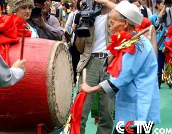 中国鼓王:中国鼓王张晓峰有几个弟子!!